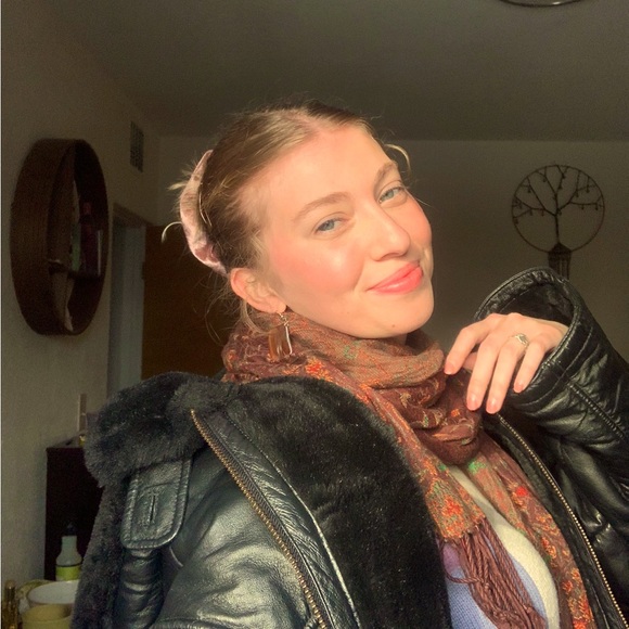 Meet your Posher, Lauren - Picture 1 of 1